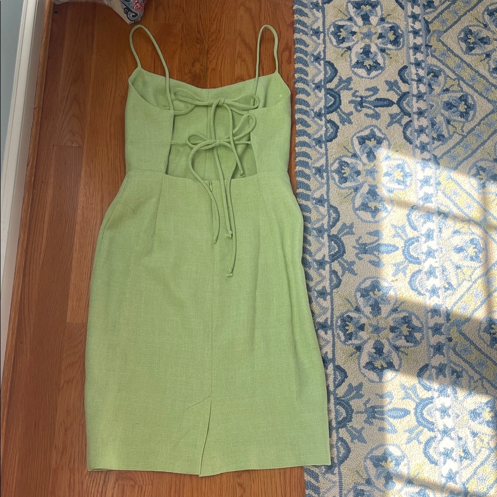 Elegant Green Sleeveless Dress - Picture 3 of 4